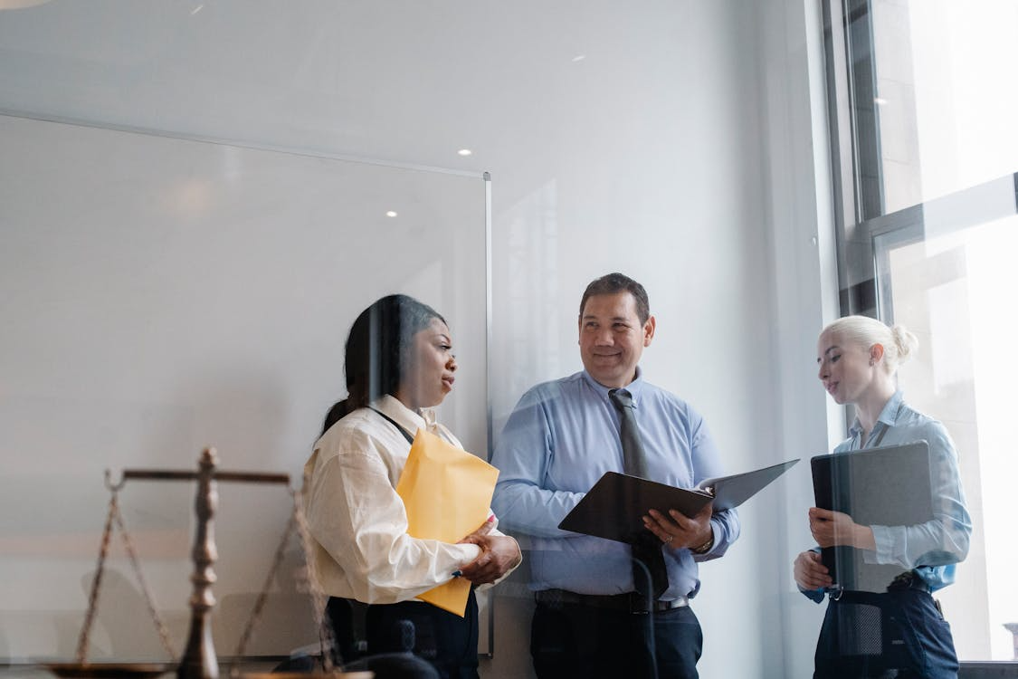 solicitors-team-discussion