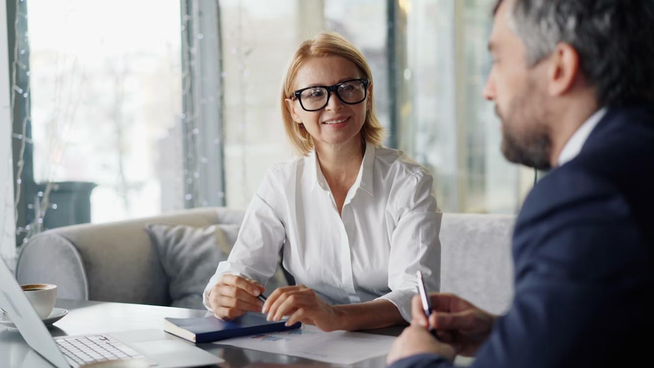 Solicitor advising client on compliance risks in IT outsourcing agreements